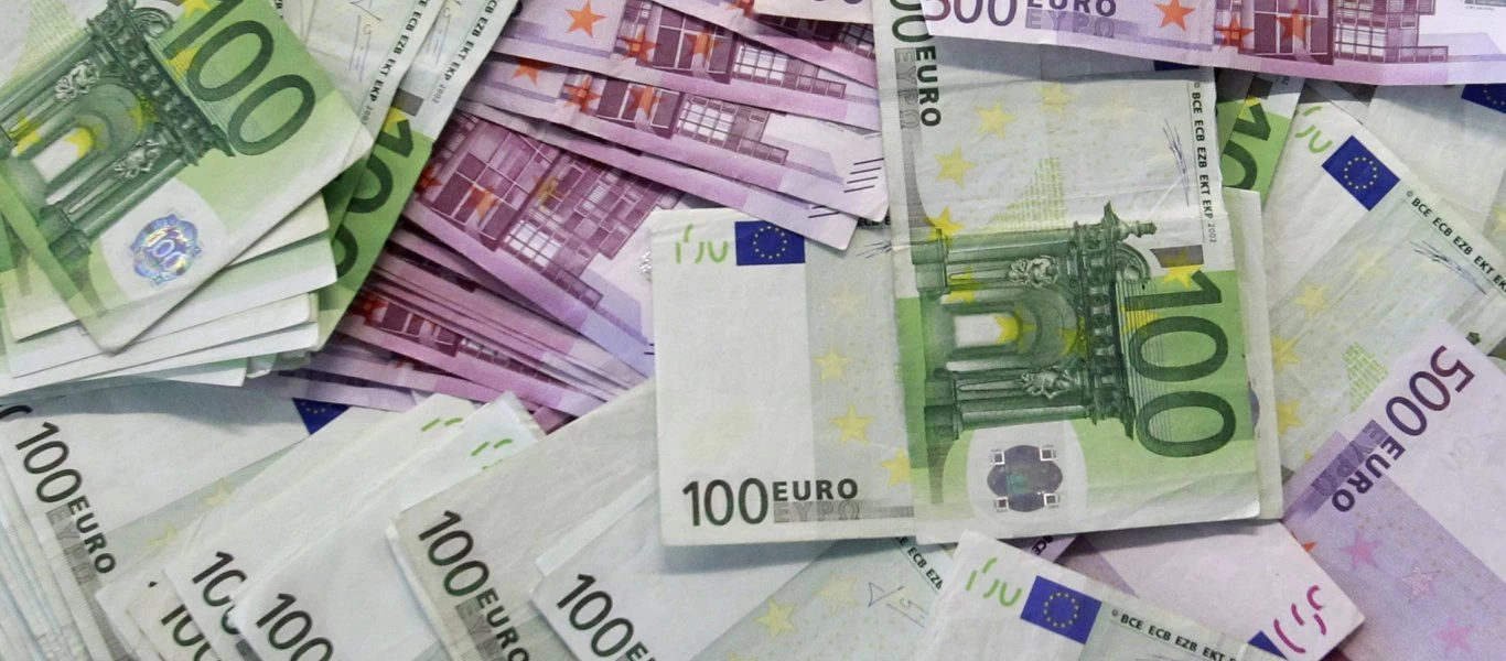 Μπαράζ πληρωμών μέχρι τέλος του μήνα - Αναλυτικά τα όσα θα καταβληθούν